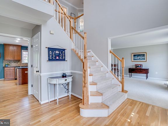 5th image of 37 Scotland Cir