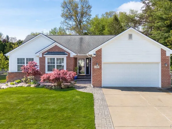 31789 Norfolk St, Livonia, MI 48152