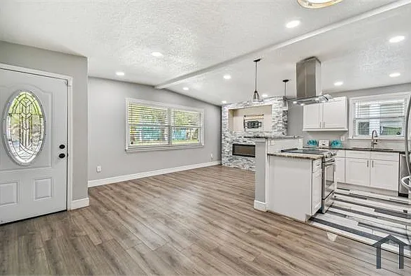 5 bed, 1243 sqft, $3,500 — Photo 2