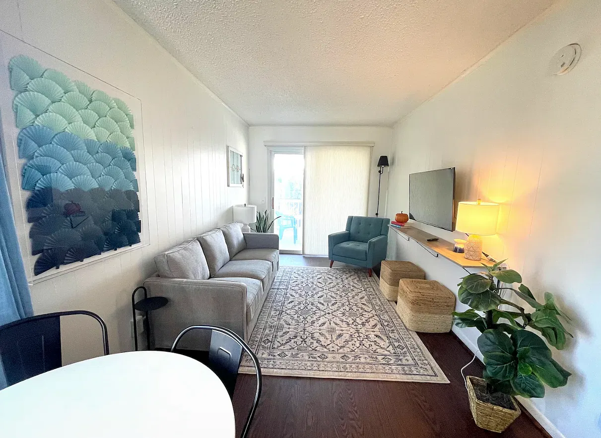 2 bed, 1.5 bath, 594 sqft, $1,300 — Photo 1