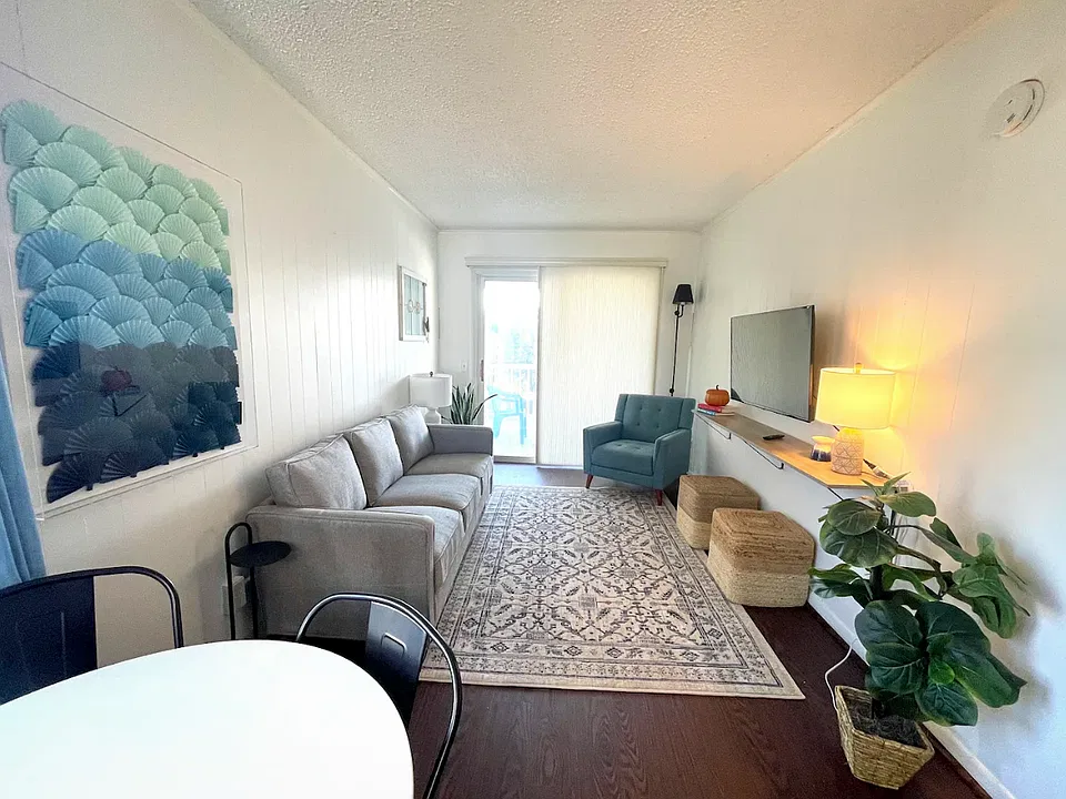 12 72nd St #301