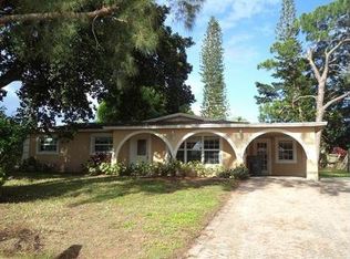 888 Coconut Cir E, Naples, FL 34104