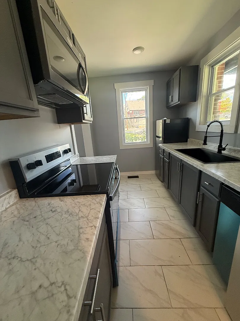 610 Cabell Dr - A — Photo 4