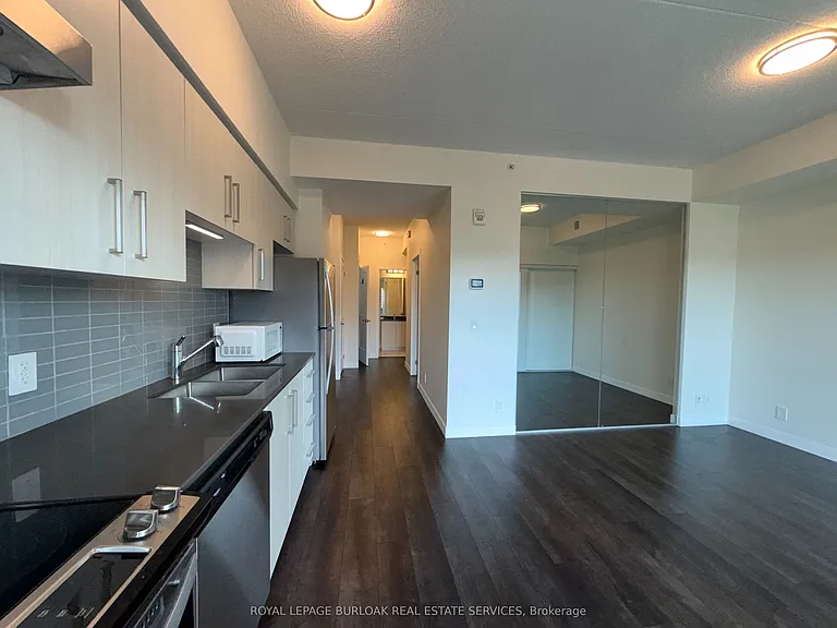 15 Queen St S #701 — Photo 8