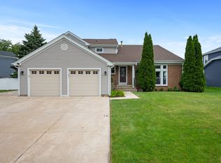 1848 Maryland Dr, Elk Grove Village, IL 60007