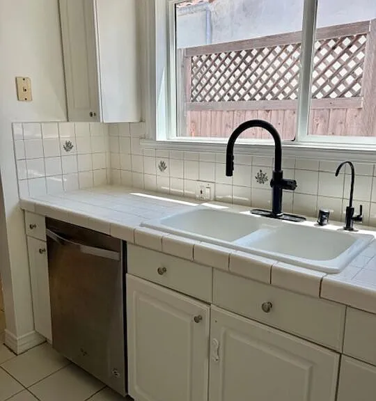 459 S Holt Ave — Photo 31