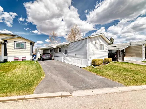 99 Arbour Lake Rd NW #138, Calgary, AB T3G 4E4