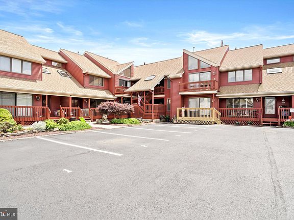 5th image of 133 Fremont Ave Unit 10