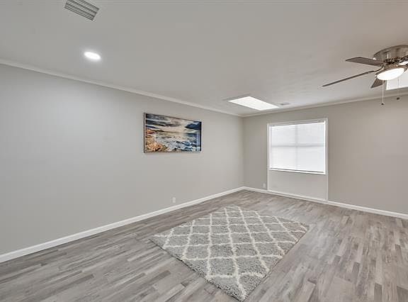 5th image of 2119 Marilyn Ln