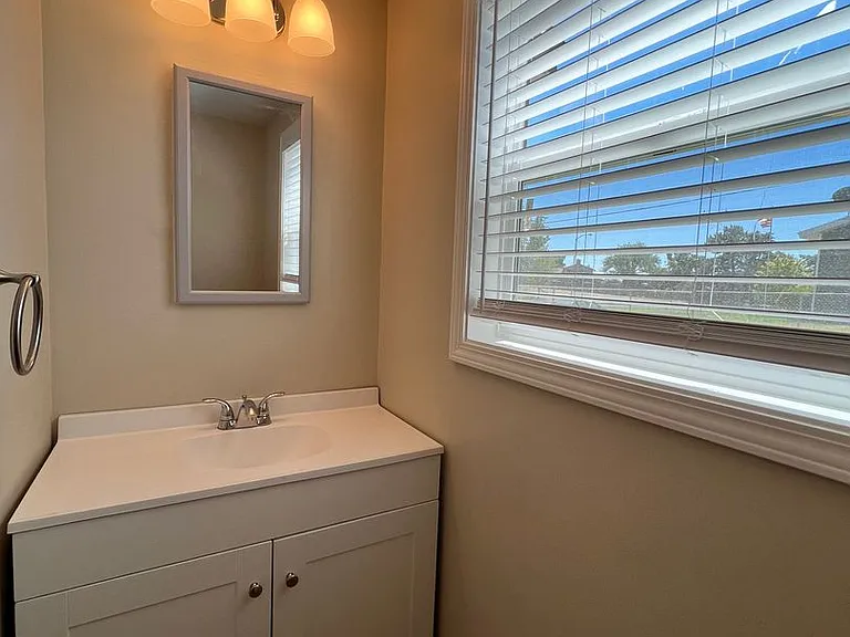 324 N Central Dr — Photo 13