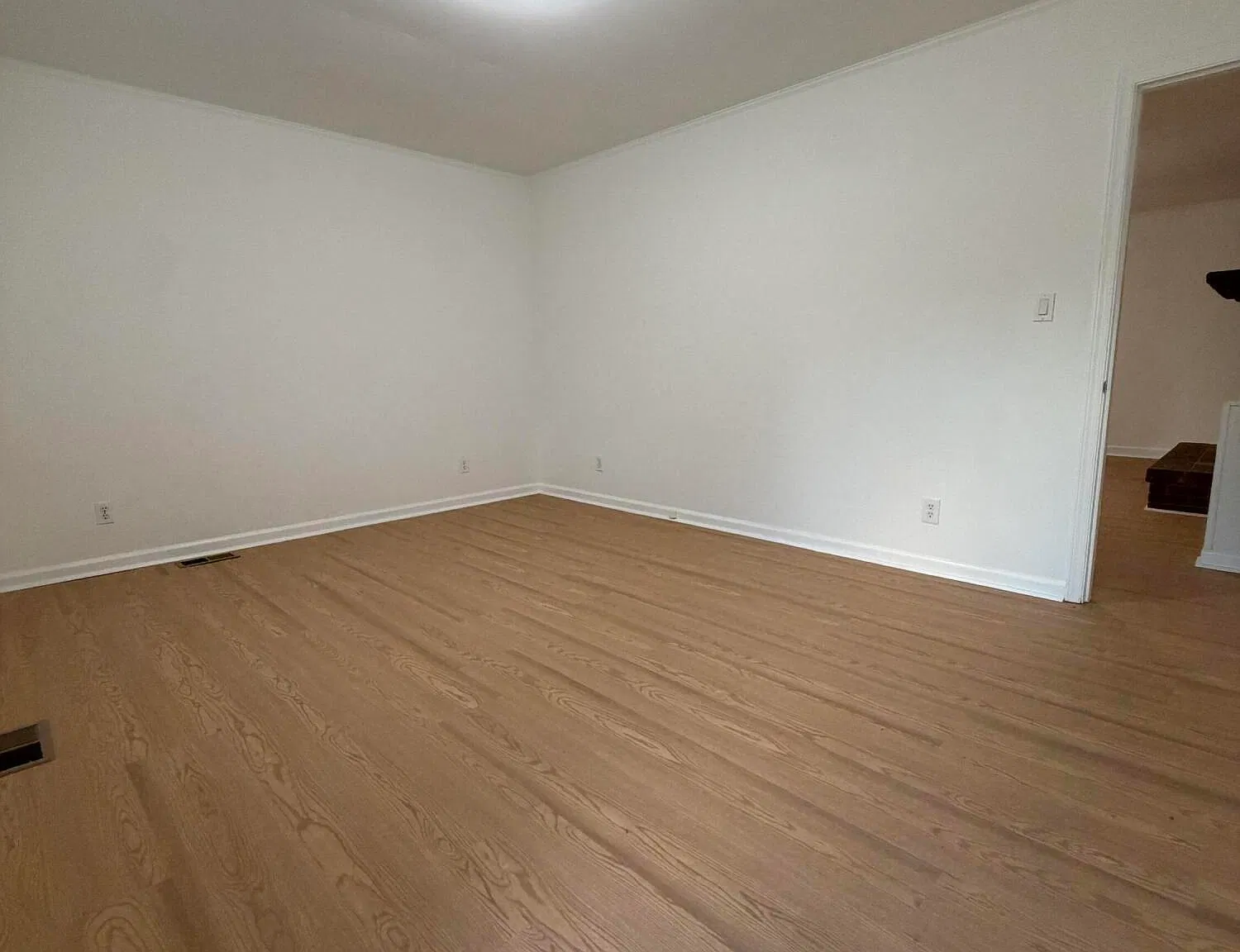 3 bed, 2.0 bath, 2430 sqft, $1,850 — Photo 3