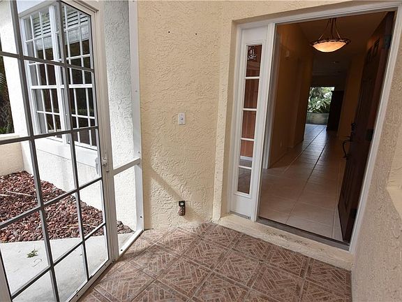 4th image of 1902 SW Willowbend Ln