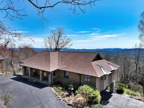 300 Roberts Dr, Laurel Park, NC 28739
