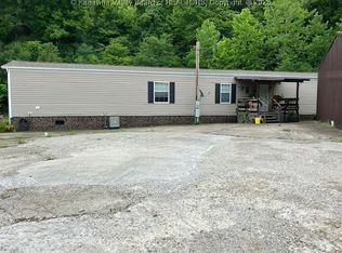 807-809 Walnut St, Ravenswood, WV 26164