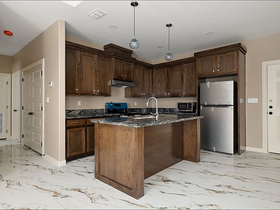 3rd image of 303 Mistletoe Ave