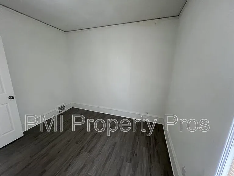 3284 N 30th St — Photo 10