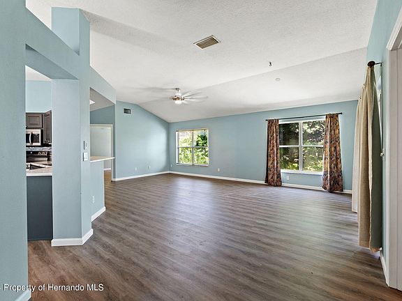 4th image of 4251 N Lincoln Ave