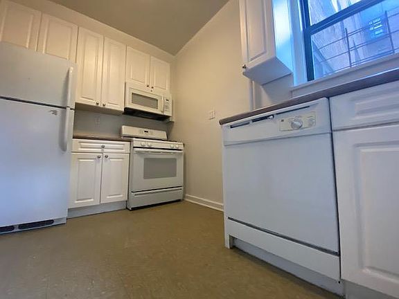 3rd image of 640 Gramatan Ave