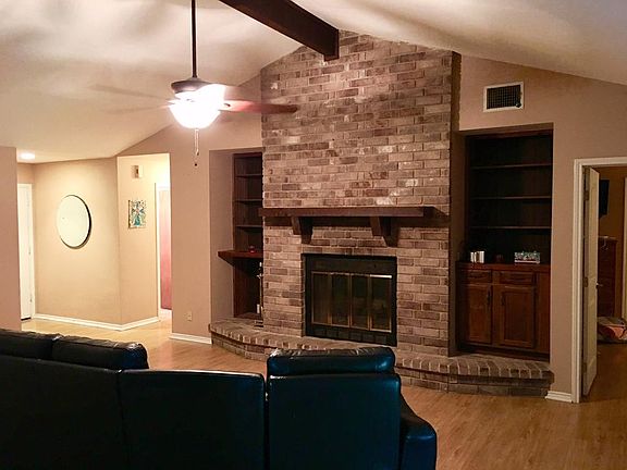 2nd image of 203 Oakview Dr