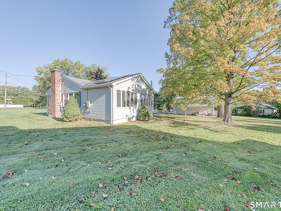 5th image of 1128 Poqunock Avenue