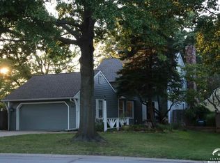 375 Woodlawn Dr, Lawrence, KS 66049