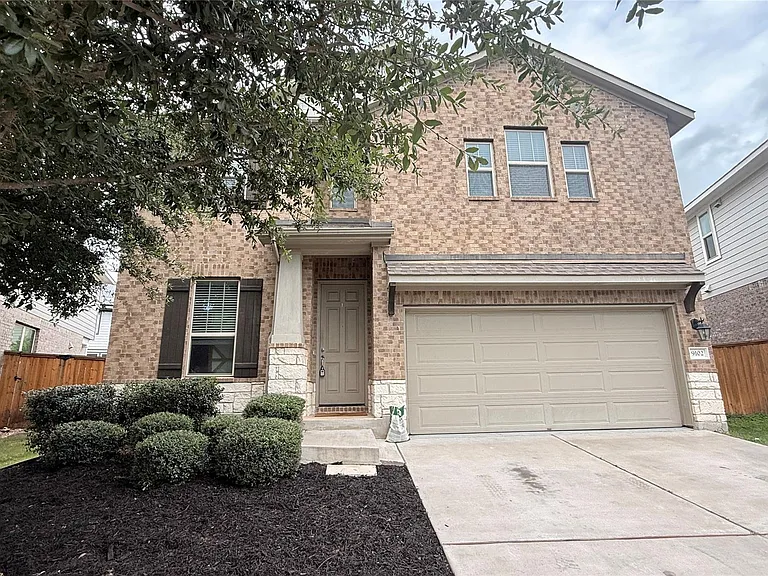 9102 Gage Dr — Photo 2