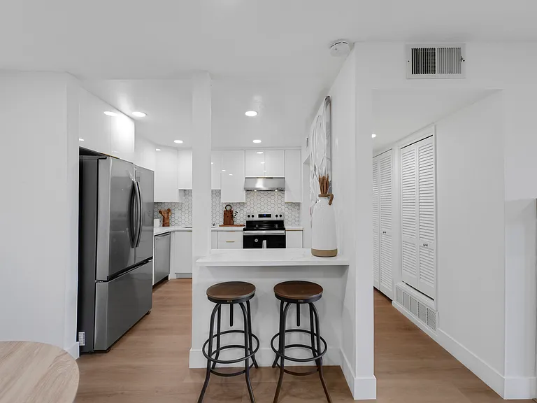 2111 Latham St #307 — Photo 30