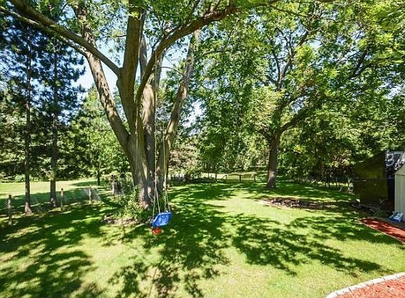 3rd image of 1941 Larpenteur Ave E