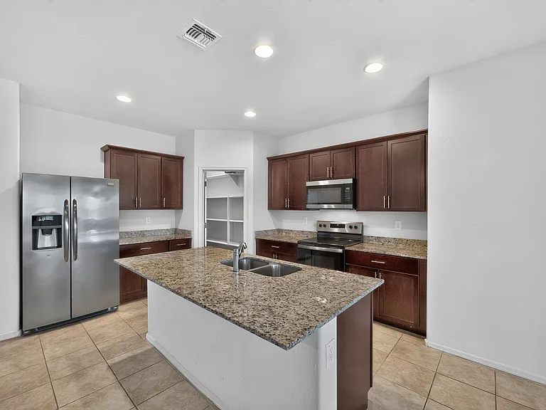 18465 N Lakeside Dr — Photo 7