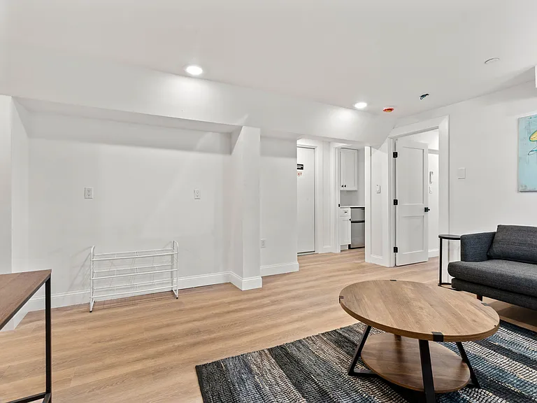 32 Munroe St #1 — Photo 18