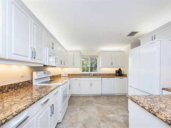 5th image of 798 Eagle Creek DR #103