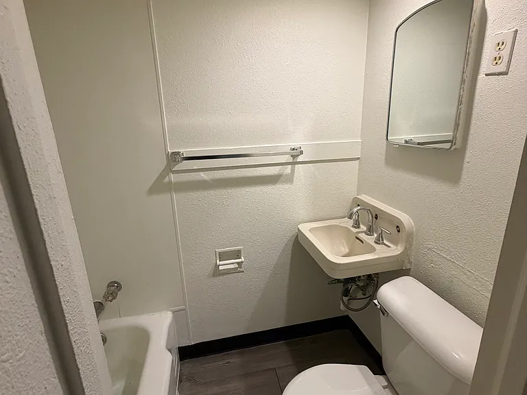 1213 Quincy St #5 — Photo 6