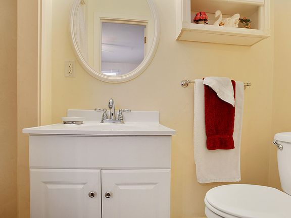 4th image of 461 Beverly Garden Dr.