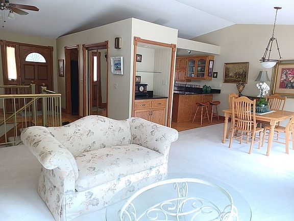 4th image of 518 Brook Ln