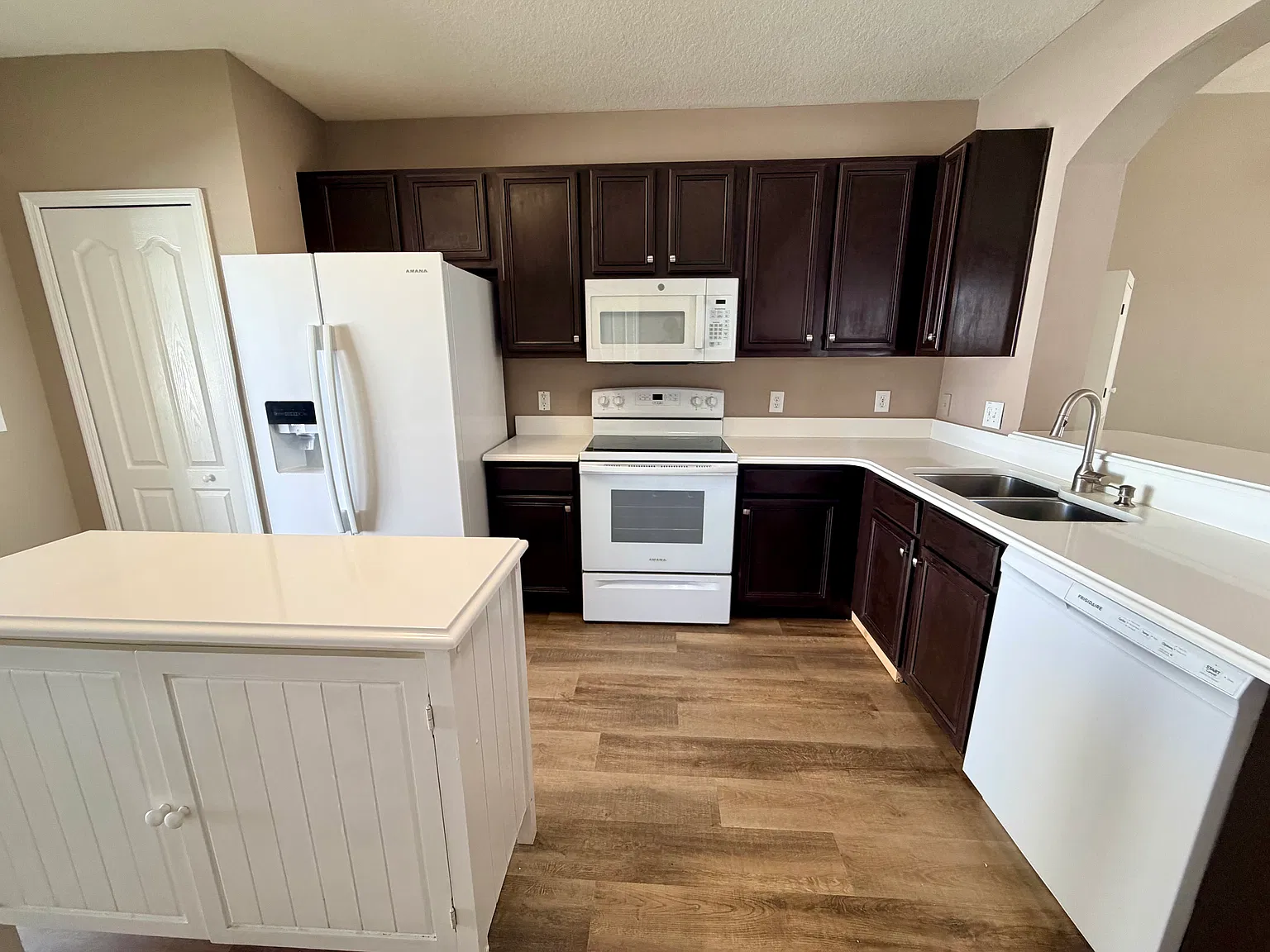 2 bed, 2.5 bath, 1240 sqft, $1,760 — Photo 4