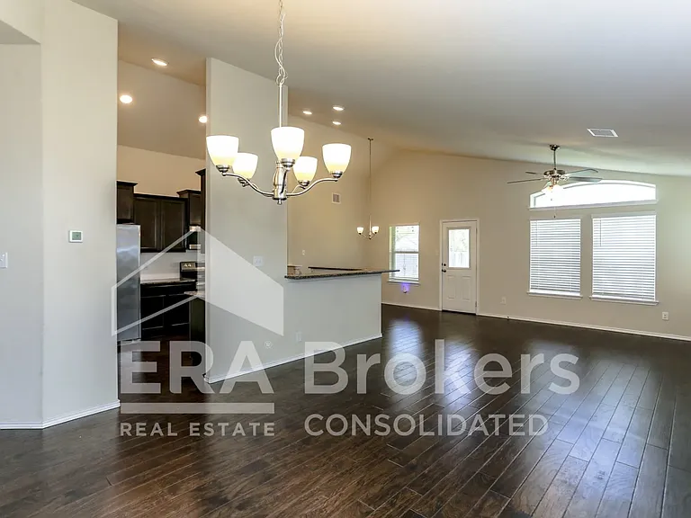 1307 Stonewall Rdg — Photo 5
