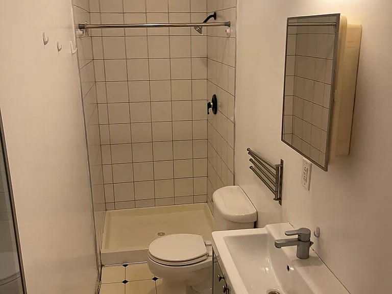 2359 W 5th St #2 — Photo 7