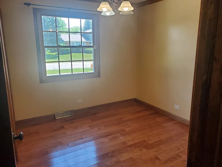 427 Justine Ave — Photo 22