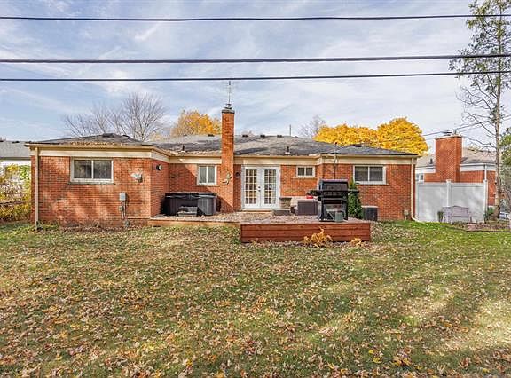 3rd image of 31530 Shawn Dr