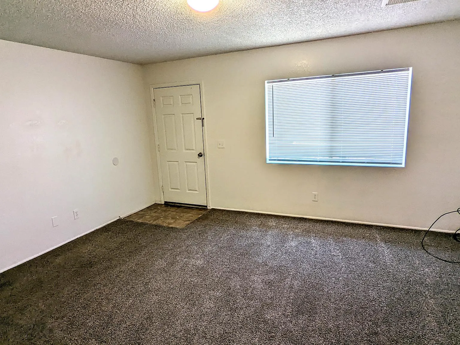 3 bed, 830 sqft, $1,595 — Photo 3