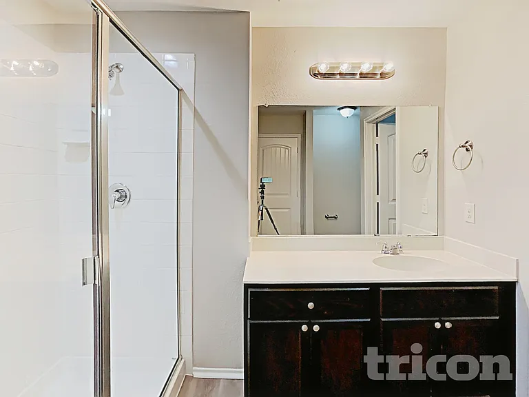 221 Thoroughbred St — Photo 7