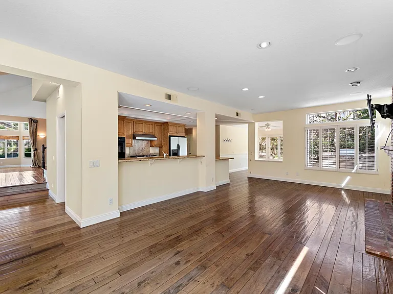26841 Devonshire Rd — Photo 10