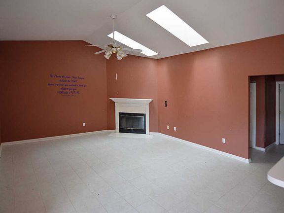 3rd image of 1019 Wildacre Way