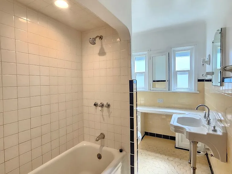 1922 E 18th Ave — Photo 25