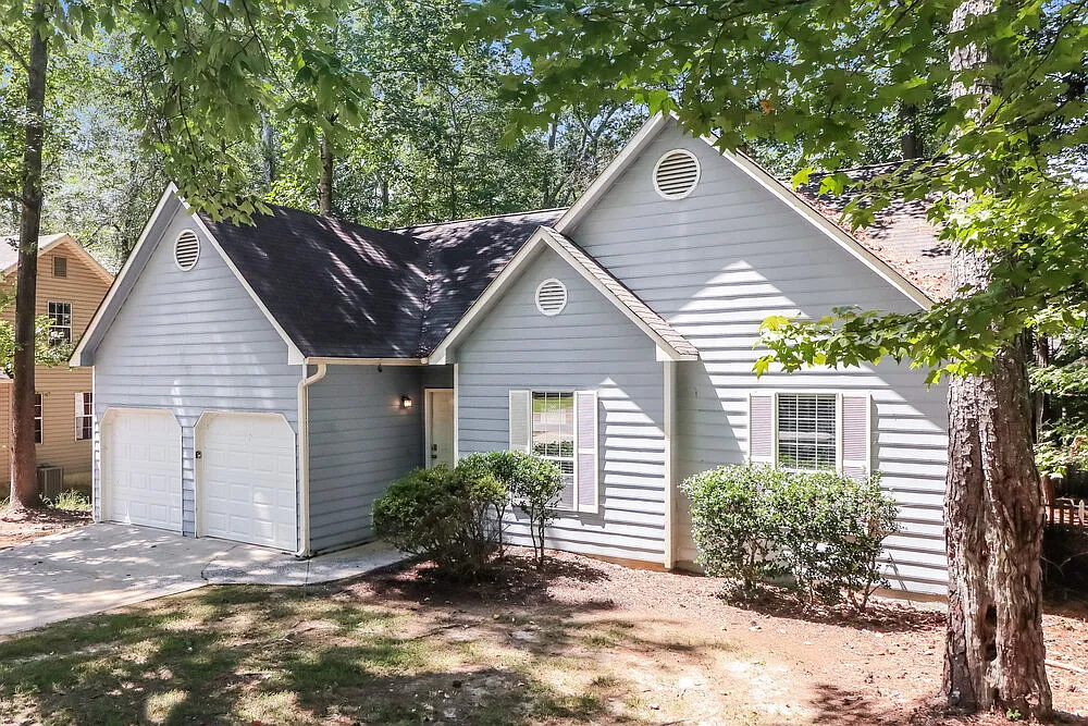 3 bed, 2.0 bath, 1494 sqft, $1,920 — Photo 3