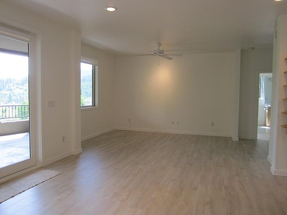 5th image of 188 Logan Dr