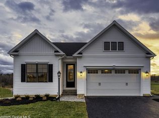 7 Magnolia Dr, Halfmoon, NY 12065