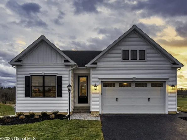 7 Magnolia Drive, Halfmoon, NY 12065