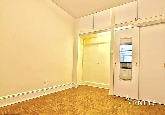 4th image of 306 W 93rd St #35