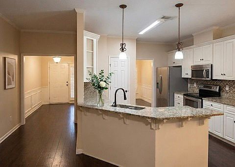 3rd image of 216 Carriage Hills Cir